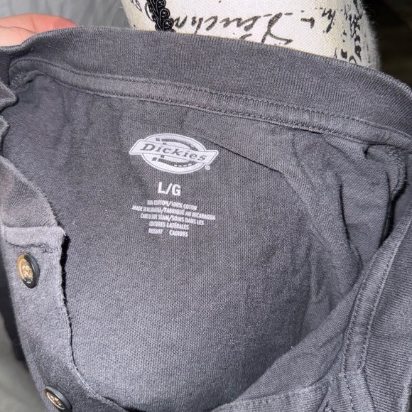 T-Shirt - Picture 2 of 4